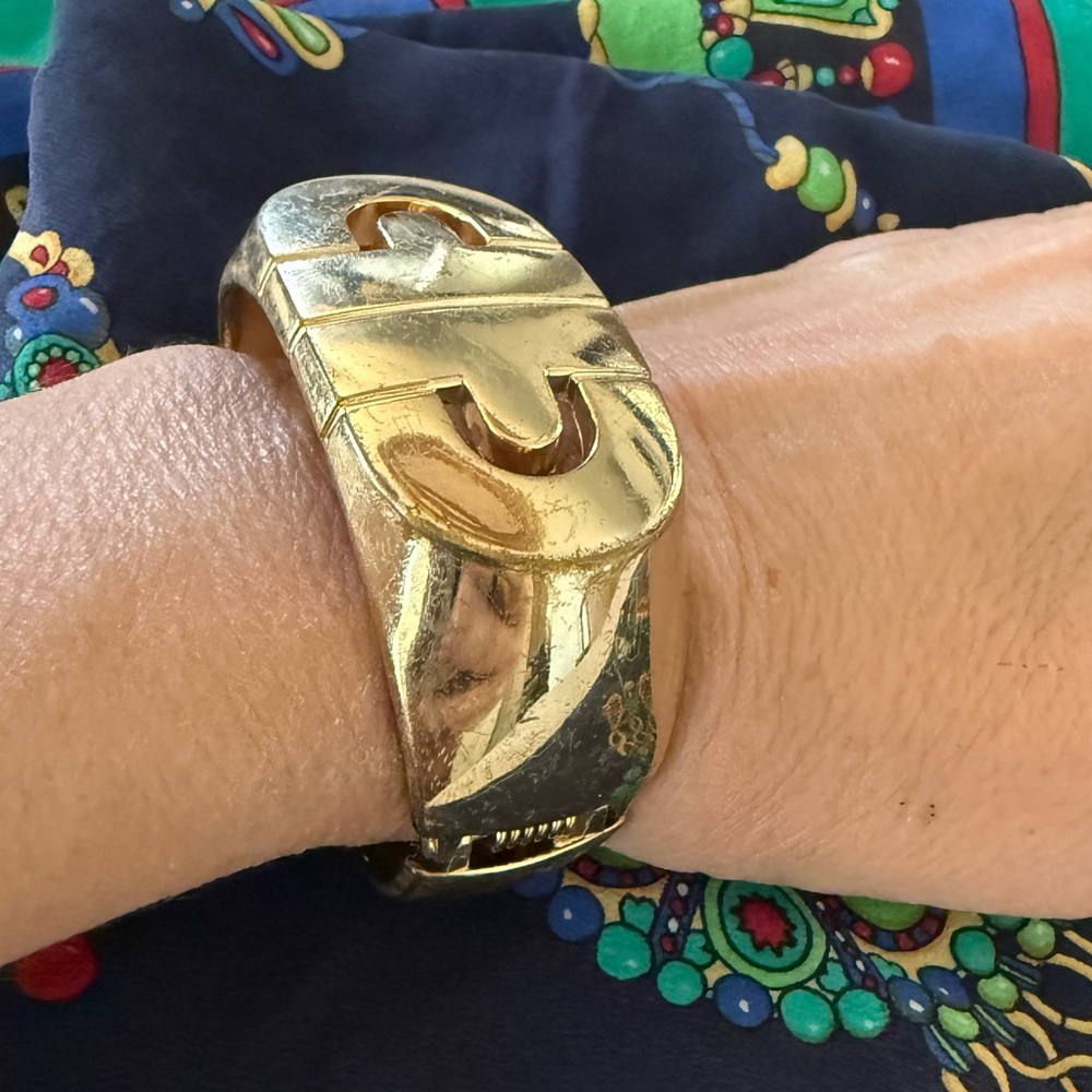 Gold Tone Vintage Cuff Hinge Bracelet - Picture 4 of 6